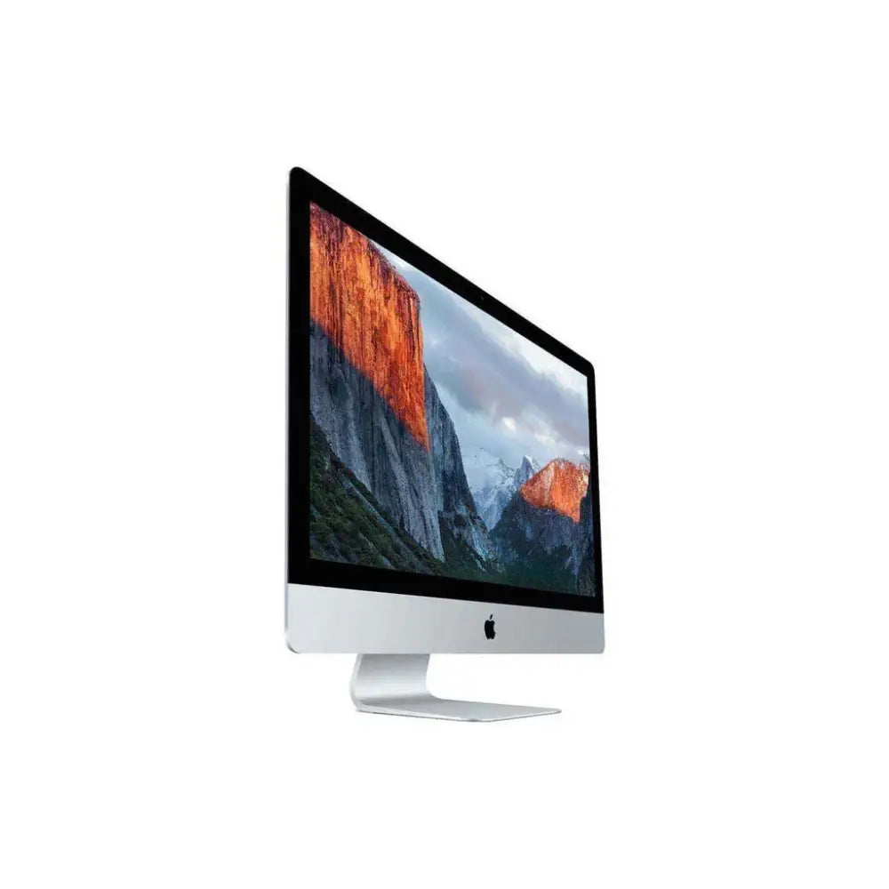 Stříbrný hliníkový apple imac 21,5 palce 2015 s tenkým rámečkem a minimalistickým stojanem zobrazující horskou tapetu