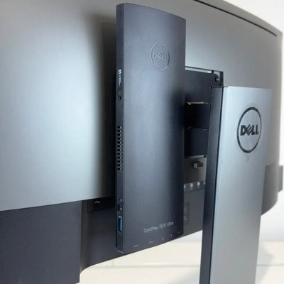 Černá dell optiplex 7070 ultra desktopová věž s matným povrchem a viditelnými porty na boku pro windows 11 pro