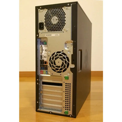 Černá hp z220 tower gaming barebone počítačová skříň se stříbrnými ventilačními panely a šestiúhelníkovou mřížkou ventilátoru