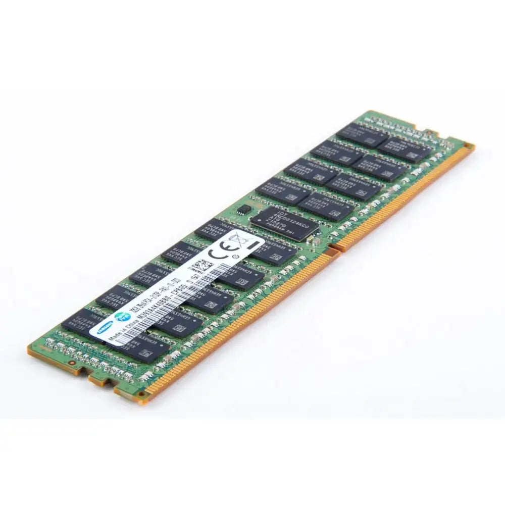 Zelená ram paměťová karta dd4 s černými čipy a bílou samung etiketou v hp z840 workstation balíčku 128gb