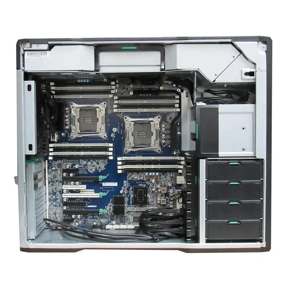 Modrá základní deska hp z840 workstation s dvěma stříbrnými cpu patricemi a černými ram sloty v bílé skříni