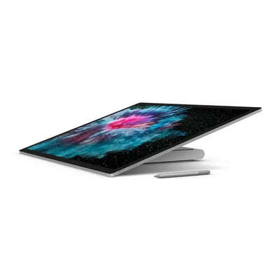 Stříbrný microsoft surface studio 28 palců 1. generace s dotykovým displejem a stylusem s kosmickým motivem