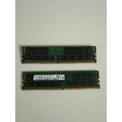Dva zelené 32gb ddr4 pc paměťové moduly samsung s černými čipy a zlatými kontakty pro sk hynix ecc rdimm