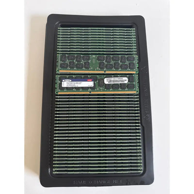 Tři zeleno černé paměťové moduly dimm registrované ecc actica 16gb pc3-14900r ddr3 v černém plastovém podnosu