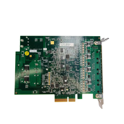 Zelená deska s elektronickými součástkami a zlatým konektorem pro Síťový Adaptér ADLINK PCle-GIE64+ 4xPoE