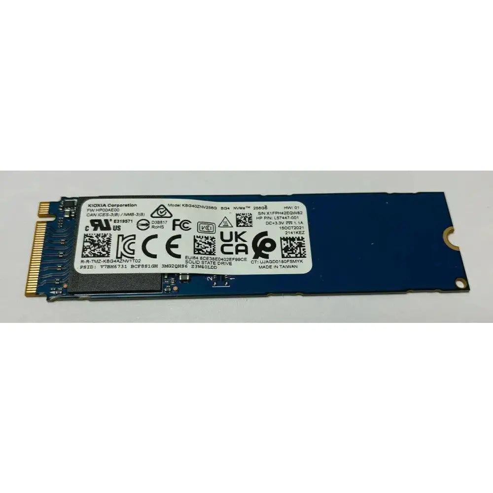 Modrá a zlatá m.2 ssd kioxia toshiba bg4 256gb nvme pcie 3.0 x4 s bílou štítkem s technickými specifikacemi