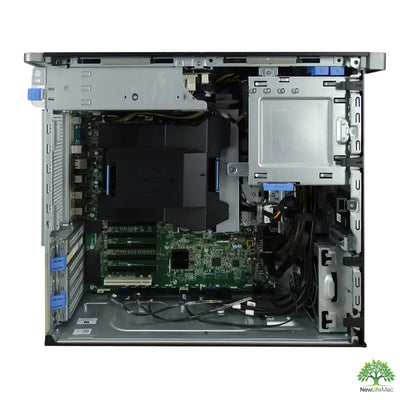 Stříbrný server rack s komponenty e5-1630v3 a 32 GB RAM pro vysoký výkon
